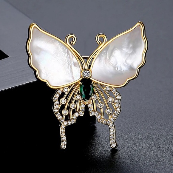 Swarovski Crystal Mother of Pearl Butterfly Brooch - Picture 1 of 6